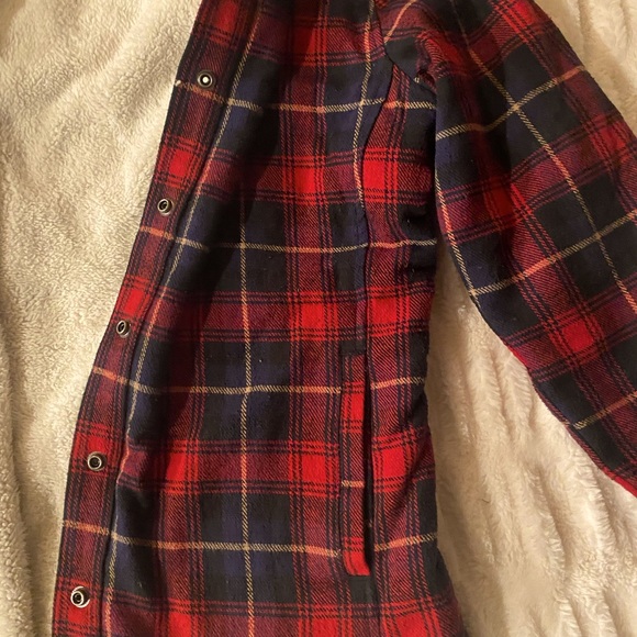 Gander Mountain Guide Series Plaid jacket. - Picture 4 of 8